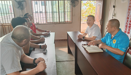 向誠(chéng)率隊(duì)到聯(lián)系村宣講黨的二十屆三中全會(huì)、省委十二屆六次全會(huì)精神并調(diào)研督導(dǎo)駐村幫扶工作